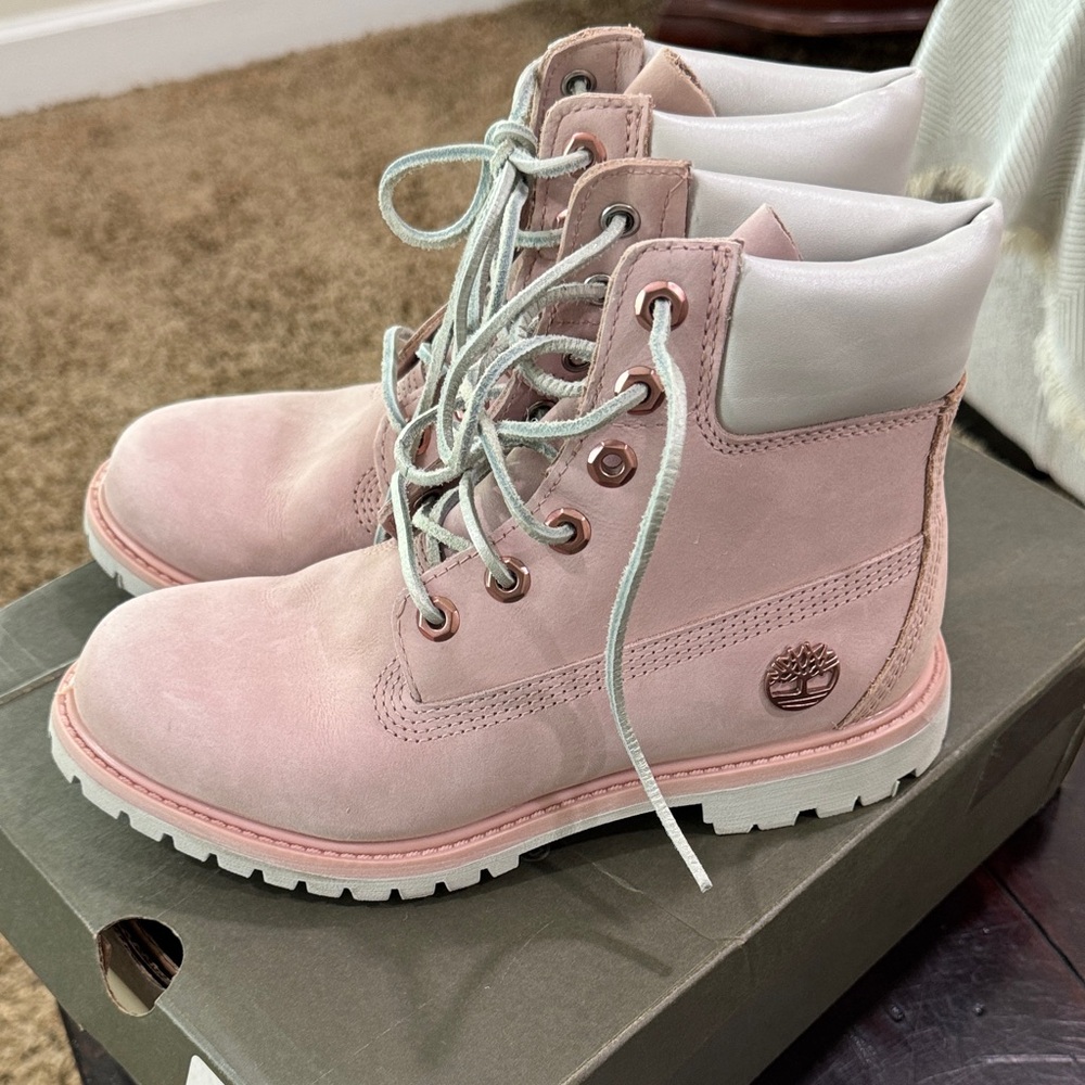 Timberland Women's Light Pink Lace-Up Nubuck Boots